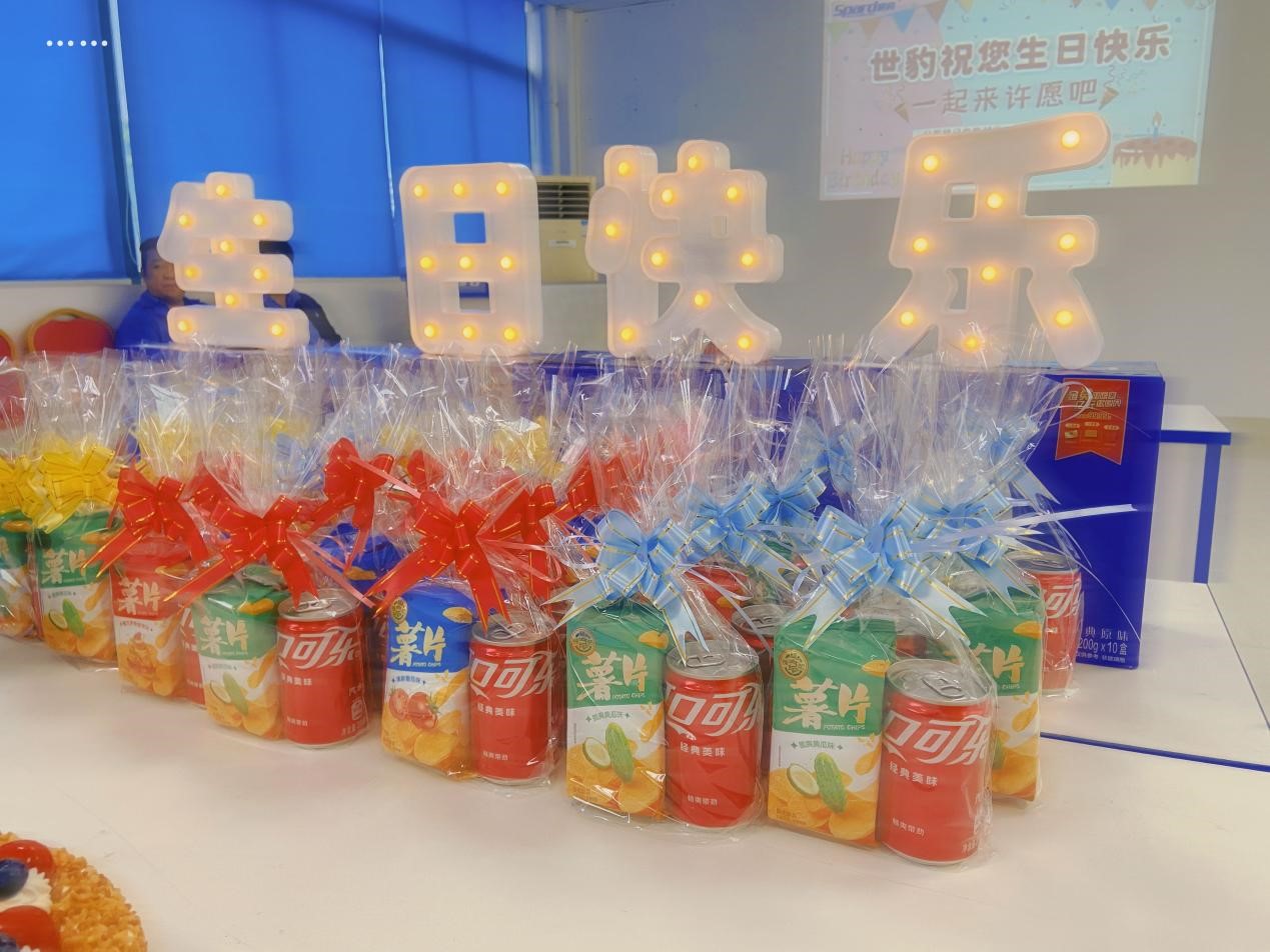 麻豆激情免费电影新能源温暖相伴,员工共同庆生